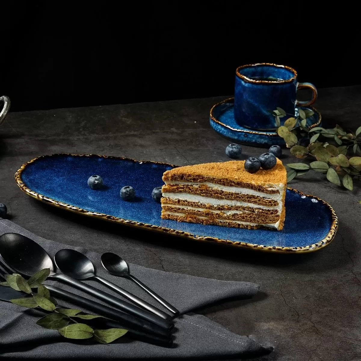 Блюдо овальное 35*15 см,фарфор,серия "Aqua Blue" P.L.