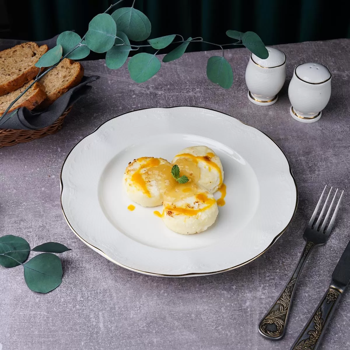 Тарелка 27 см, фарфор, "Aristocrat-Gold". Noble