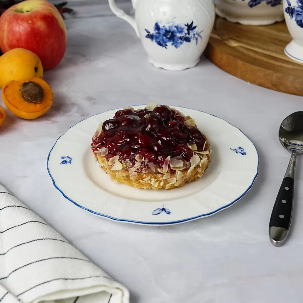 Тарелка десертная 16 см,коллекция "Blue Flower" P.L. Proff Cuisine