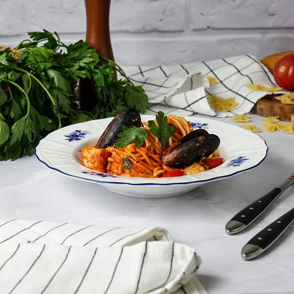 Тарелка глубокая для супа 23 см, 350 мл, коллекция "Blue Flower" P.L. Proff Cuisine