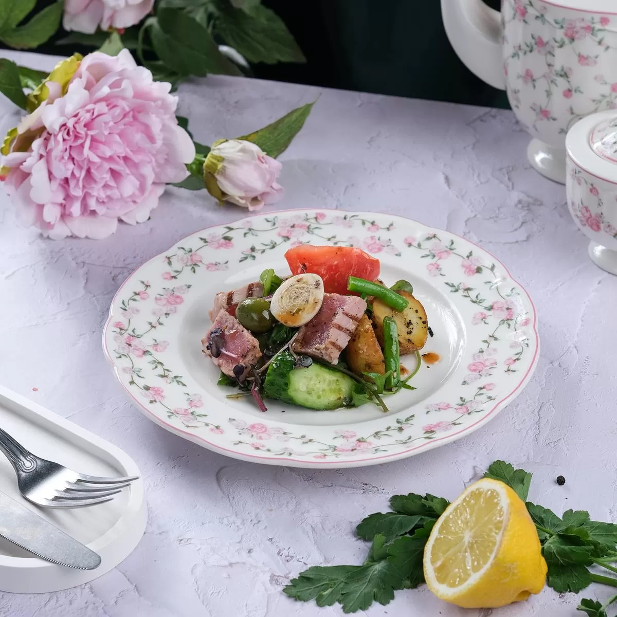 Тарелка классическая d=23 cм,фарфор "NOBLE" серия "Retro Ritz-La Vie En Rose"