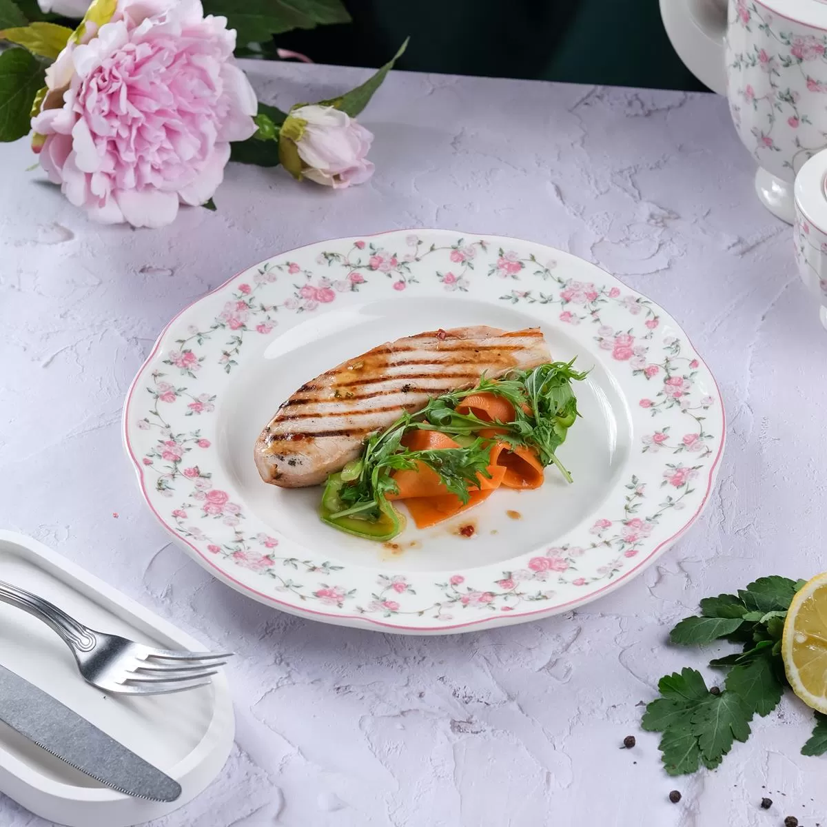 Тарелка классическая d=27 cм,фарфор "NOBLE" серия "Retro Ritz-La Vie En Rose"
