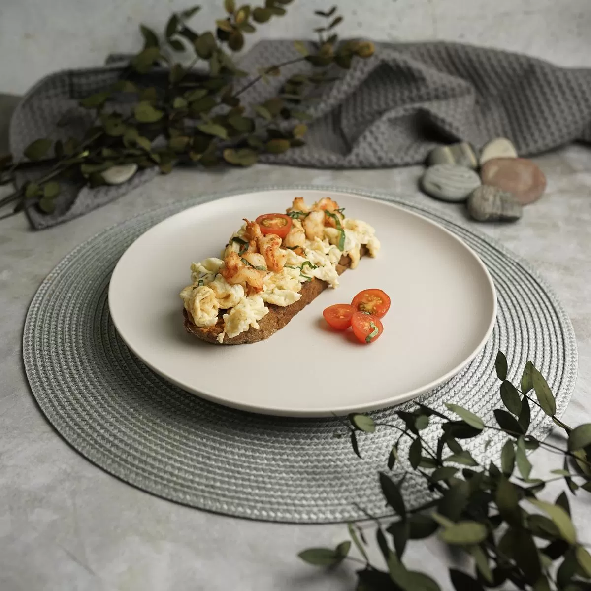 Тарелка с бортом d=25,5 cм,фарфор "NOBLE" серия "Fine Plus-Light Grey"
