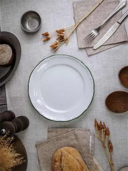 Тарелка мелкая 23 см, кант зелёный