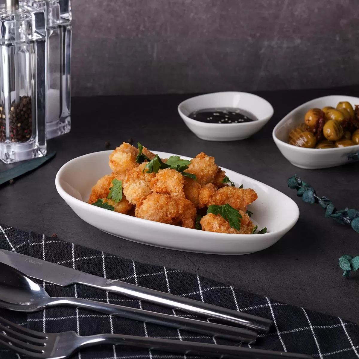 Блюдо овальное 19*13 см,фарфор,серия "Island White", By Bone