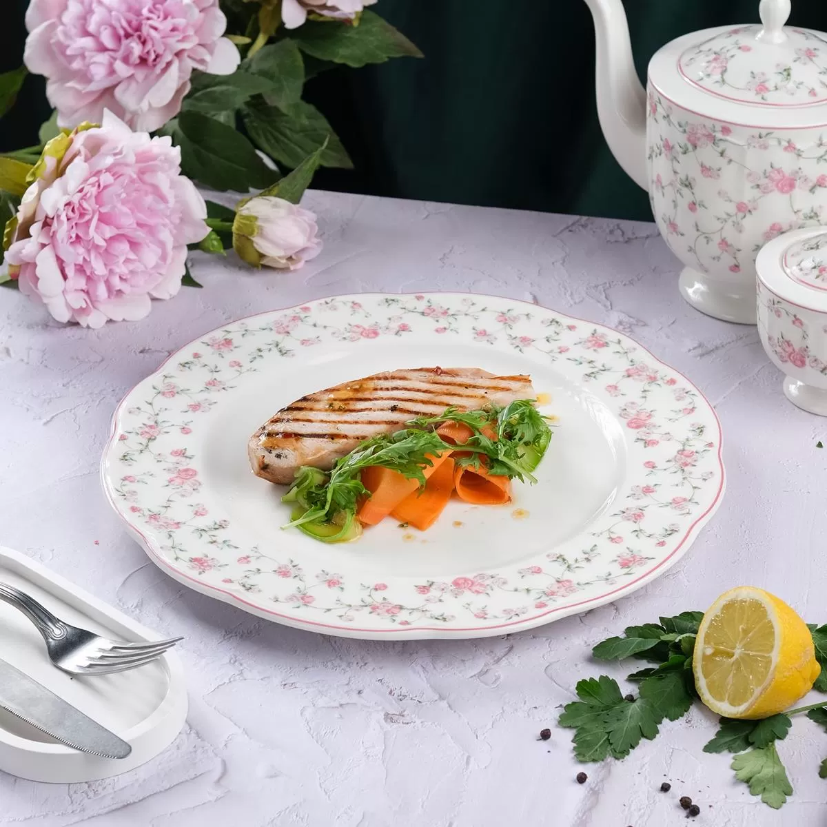 Тарелка классическая d=30 cм,фарфор "NOBLE" серия "Retro Ritz-La Vie En Rose"