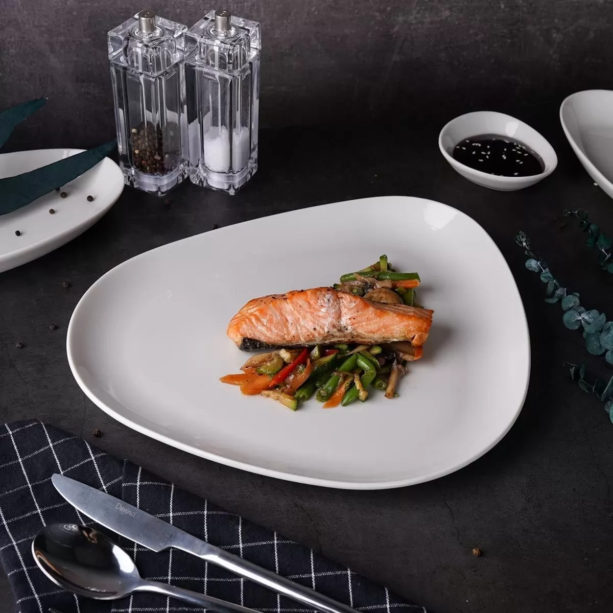 Тарелка мелкая 32*27 см,фарфор,серия "Island White", By Bone