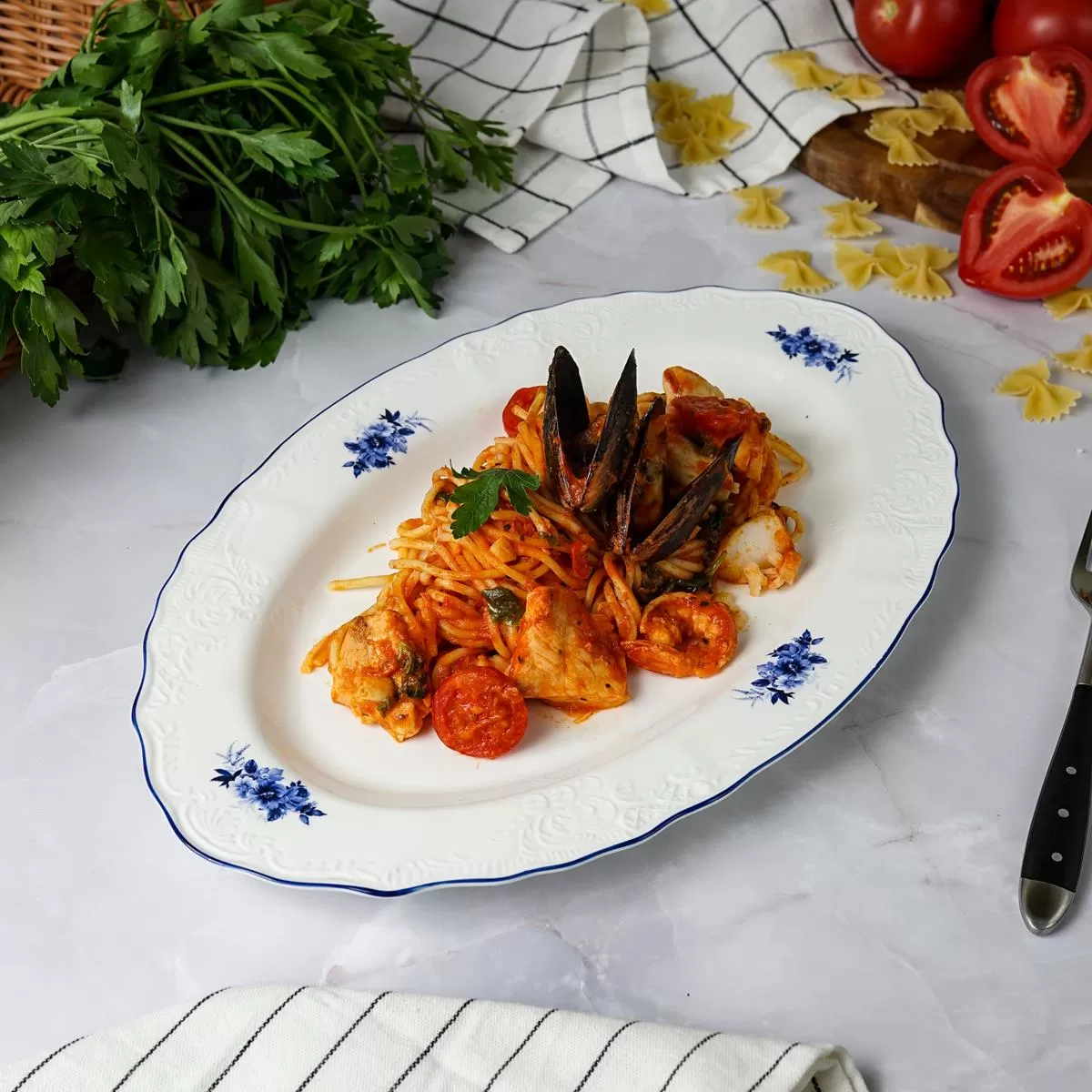 Блюдо овальное 36*22 см,коллекция "Blue Flower" P.L. Proff Cuisine